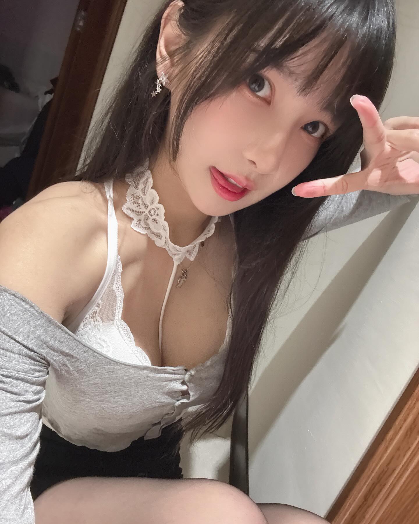 留学生约炮约爱加line：wt8135可上门
